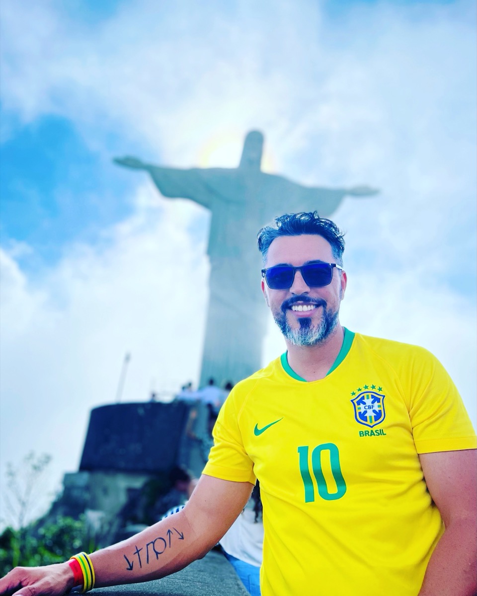 Fellipe Brito at Cristo Redentor in Rio de Janeiro, wearing a Brazil number-10 jersey
